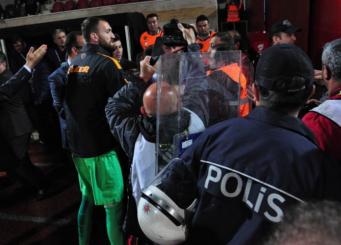 sivasspor-galatasaray-maci-sonrasi-olay-(3).jpg