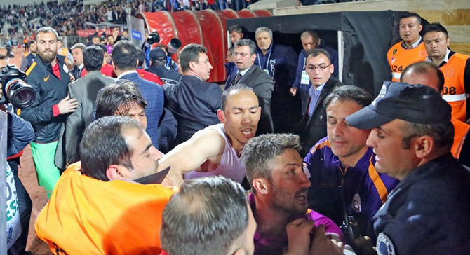 sivasspor-galatasaray-maci-sonrasi-olay1.jpg