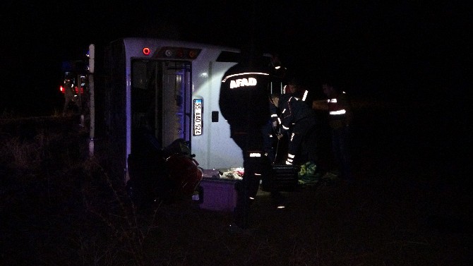 sivasta-tur-midibusunun-devrilmesi-sonucu-1-kisi-oldu-24-kisi-yaralandi-10.jpg