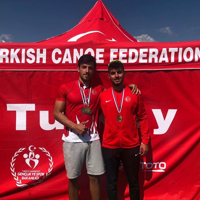 slovakya’da-duzenlenen-uluslararasi-piestany-durgunsu-kano-yarismalarinda-milli-formayi-giyen-rizeli-ve-tohm-sporcumuz-kazandiklari-madalyalarla-gururlandirdi-(5).jpg