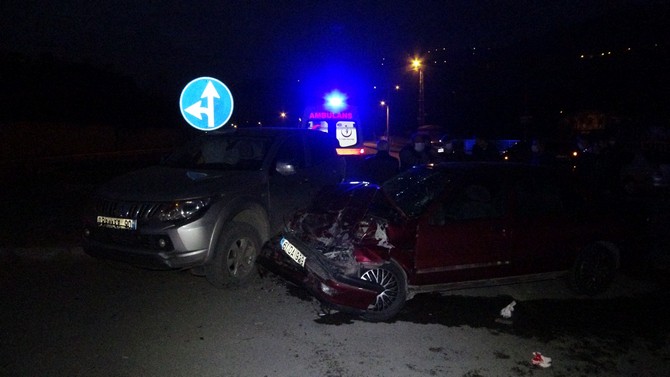 sokaga-cikma-kisitlamasinin-oldugu-trabzon’da-trafik-kazasi-3-yarali-(5).jpg