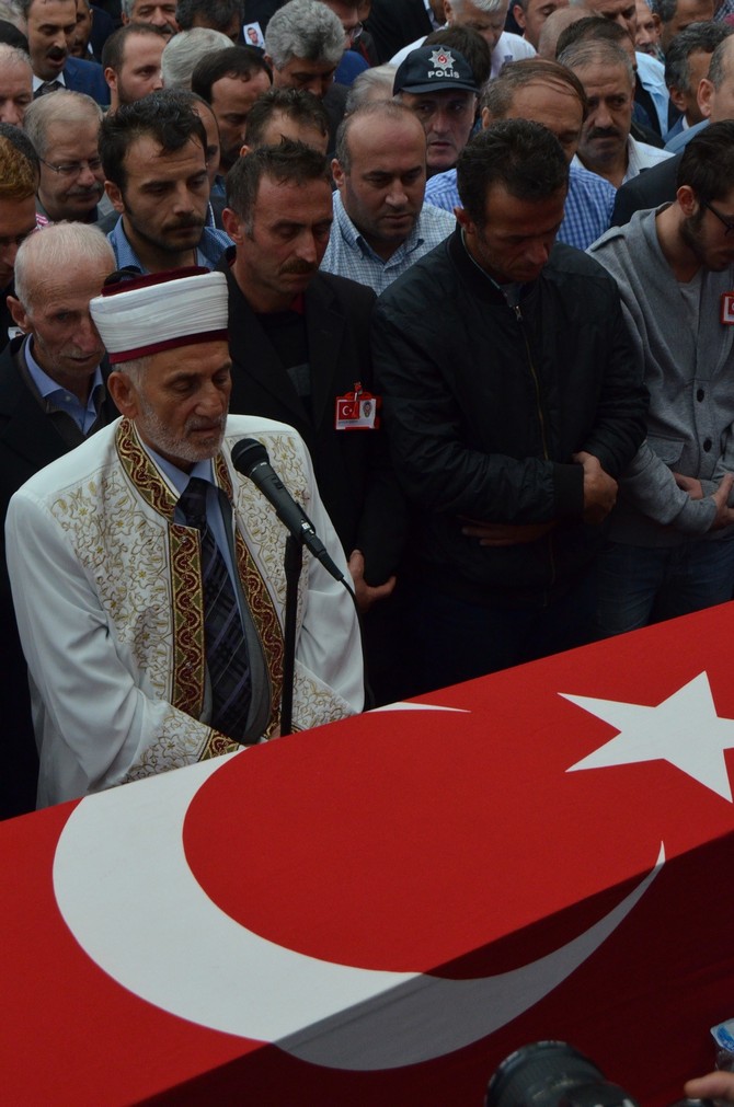 soner-yildirim-sirnakta-sehit-olan-polis-memuruna-son-gorev-(11).jpg