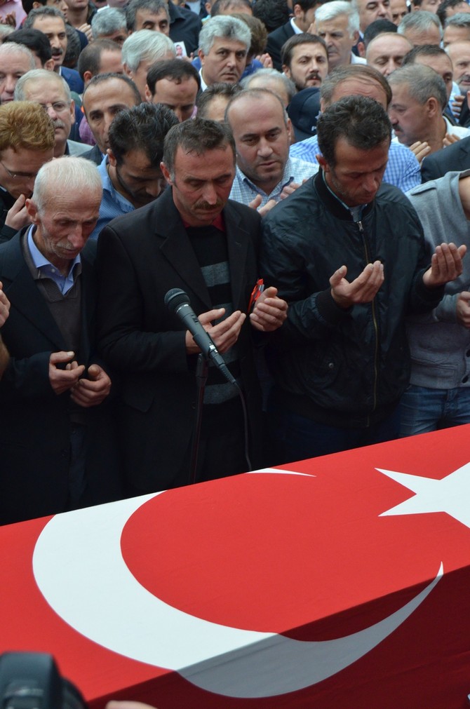 soner-yildirim-sirnakta-sehit-olan-polis-memuruna-son-gorev-(13).jpg