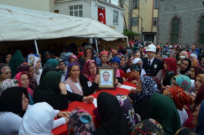 soner-yildirim-sirnakta-sehit-olan-polis-memuruna-son-gorev-(3).jpg