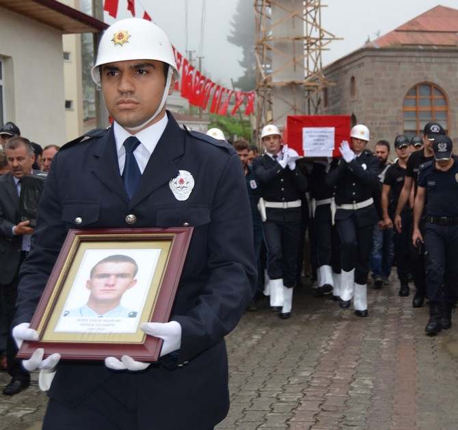 soner-yildirim-sirnakta-sehit-olan-polis-memuruna-son-gorev-(4).jpg