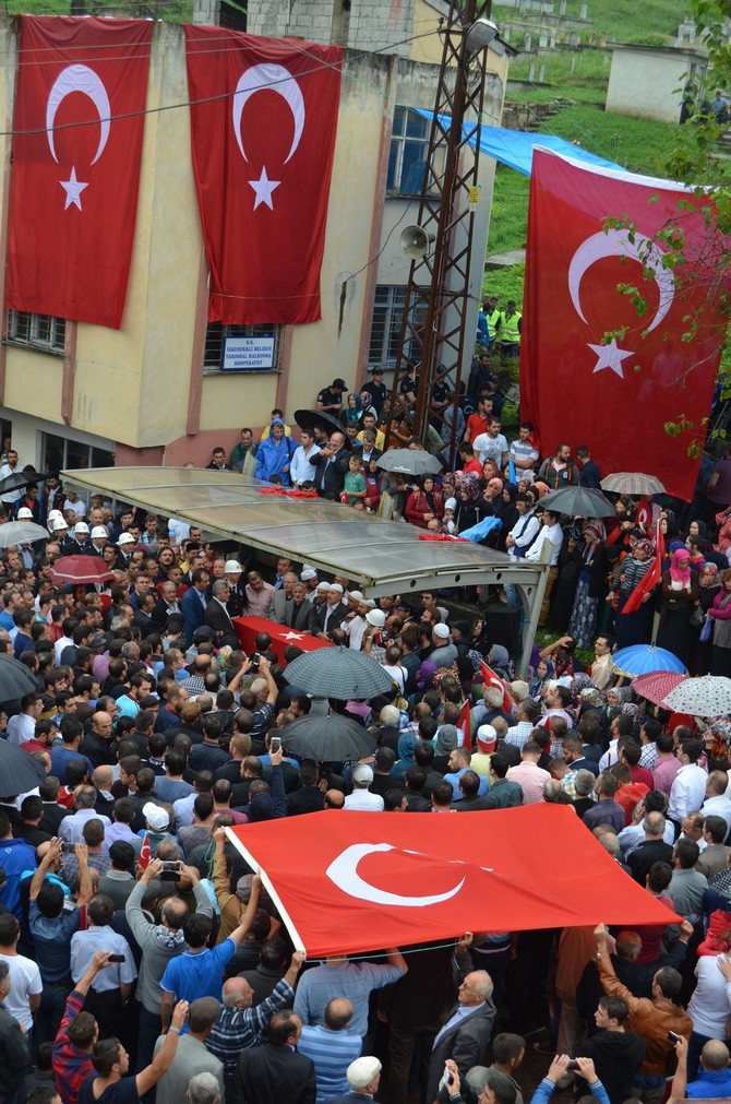 soner-yildirim-sirnakta-sehit-olan-polis-memuruna-son-gorev-(9).jpg