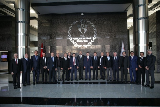 spor-bakani-bak,-tff-1.lig-kulup-baskanlari-kabul-etti-(4).jpg