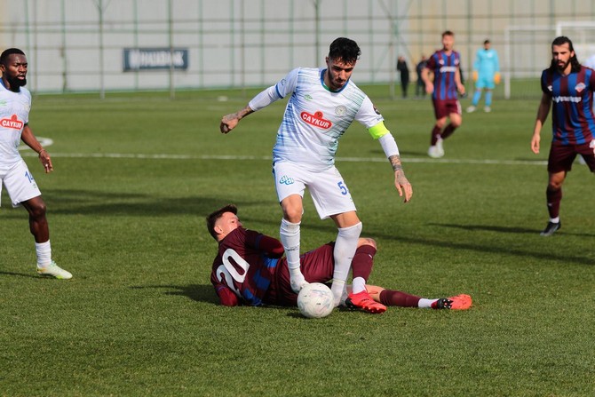 spor-toto-1-lig-ekiplerinden-caykur-rizespor-ile-tff-2-lig-kirmizi-grup-ekiplerinden-1461-trabzon-fk-arasinda-mehmet-cengiz-tesislerinde-oynanan-hazirlik-karsilasmasi-1-1-berabere-tamamlandi-6.jpg