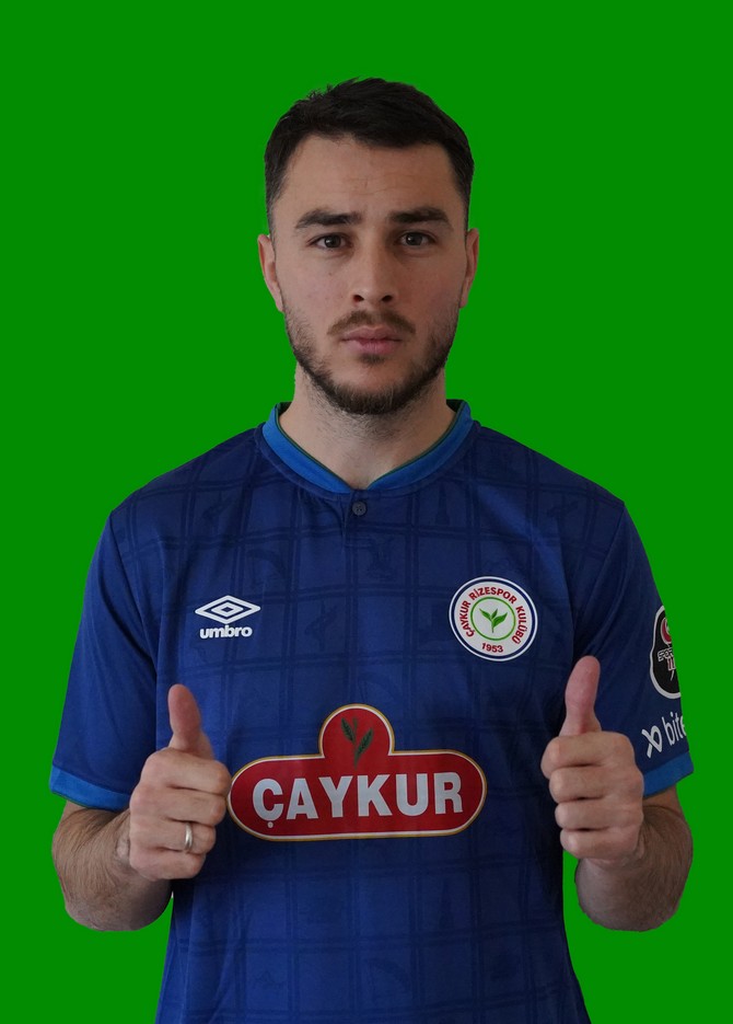 spor-toto-1-lig-ekiplerinden-caykur-rizespor-savunma-oyuncusu-halil-ibrahim-pehlivan-ile-25-yillik-anlasma-sagladi-2.jpg