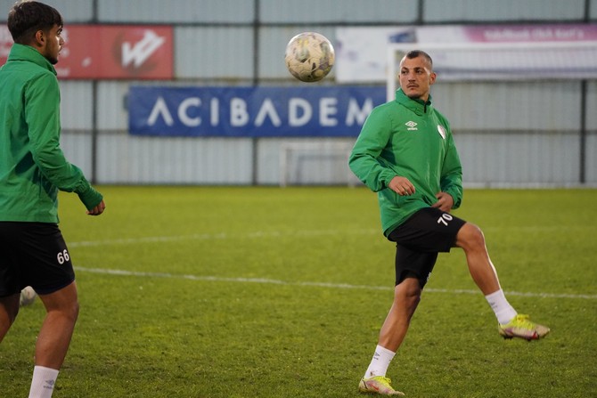 spor-toto-1-ligin-11-hafta-mucadelesinde-bey-cimento-bandirmaspora-konuk-olacak-caykur-rizespor-hazirliklara-basladi-4.jpg