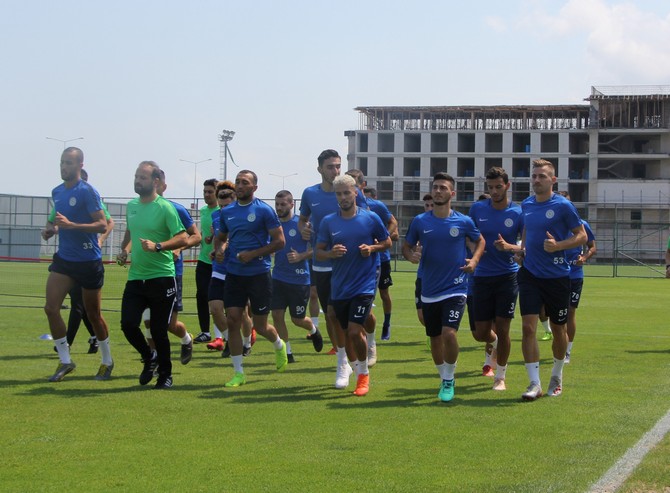 spor-toto-super-lig-ekiplerinden-caykur-rizespor,-teknik-direktor-ismail-kartal-yonetiminde-mehmet-cengiz-tesislerinde-2019-2020-sezonu-hazirliklarini-surdurdu-(10).jpg