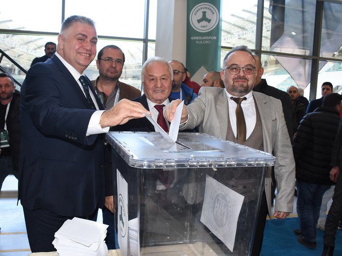 spor-toto-super-lig-ekiplerinden-giresunsporda-olaganustu-yapilan-genel-kurulda-yeni-baskan-nahit-ramazan-yamak-secildi-2.jpg