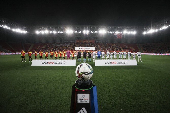 spor-toto-super-ligin-35-haftasinda-goztepe-ile-caykur-rizespor-gursel-aksel-stadinda-karsilasti-1.jpg