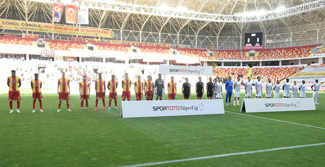 spor-toto-super-ligin-36-haftaya-oznur-kablo-yeni-malatyaspor-ile-caykur-rizespor-takimlari-yeni-malatya-stadyumunda-karsilasti-1.jpg