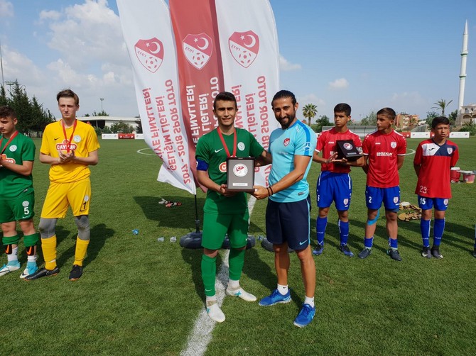 spor-toto-u15-elit-liginde-caykur-rize-turkiye-3.’su-oldu-(2).jpg