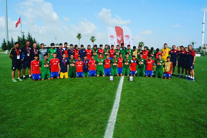 spor-toto-u15-elit-liginde-caykur-rize-turkiye-3.’su-oldu-(3).jpg