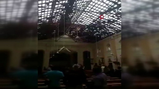 sri-lankanin-baskenti-colombo-ile-batticaloa-ve-negombo-sehirlerinde-3-kilise-ve-3-otelde-meydana-gelen-patlamalarda-olu-sayisinin-138e-yukseldigi-belirtildi-(5).jpg
