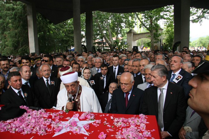 suleyman-demirel-son-yolculuguna-ugurlaniyor-(3).jpg