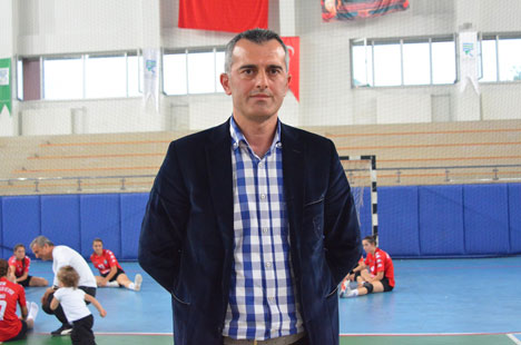 sultan-rauf-oguz-ardesen-genclik-ve-spor-kulubu-baskani.jpg sultan-rauf-oguz-ardesen-genclik-ve-spor-kulubu-baskani.jpg