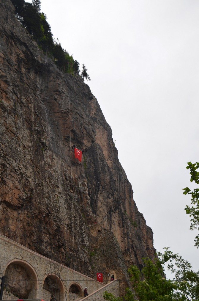 sumela-manastiri’nin-bir-bolumu-bugun-torenle-ziyarete-acildi-(3).jpg