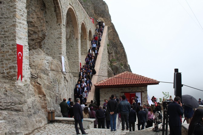 sumela-manastiri’nin-bir-bolumu-bugun-torenle-ziyarete-acildi-(8).jpg