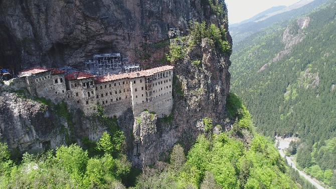 sumela-manastiri-tekrar-ziyarete-kapatildi-(1).jpg