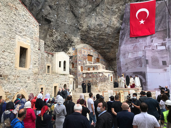 sumela-manastirinda-ayin-basladi.jpg
