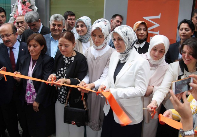 sumeyye-erdogan-trabzonda-kademin-acilisina-katildi-(3).jpg