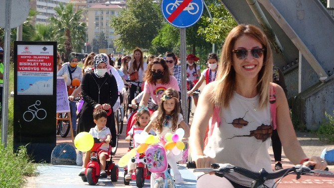 suslu-kadinlar-bisiklet-turu-etkinligi-kapsaminda-kadinlar-rizede-susledikleri-bisikletleri-ile-pedal-cevirdi-3.jpg