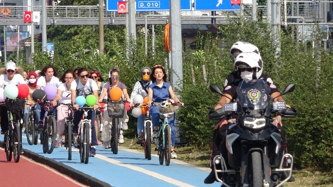 suslu-kadinlar-bisiklet-turu-etkinligi-kapsaminda-kadinlar-rizede-susledikleri-bisikletleri-ile-pedal-cevirdi-4.jpg