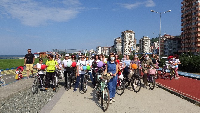 suslu-kadinlar-bisiklet-turu-etkinligi-kapsaminda-kadinlar-rizede-susledikleri-bisikletleri-ile-pedal-cevirdi-6.jpg