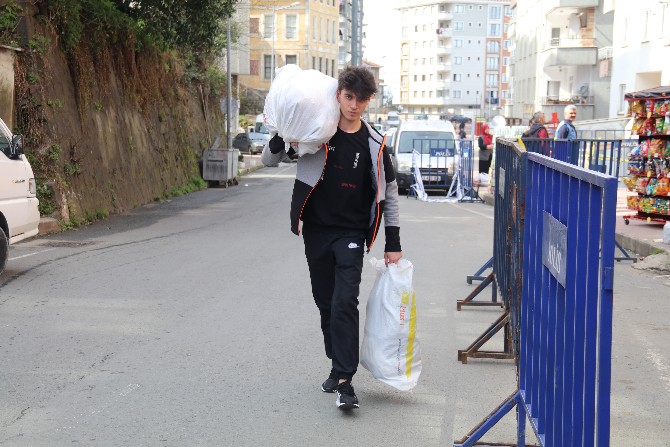 tahliye-edilen-10-katli-binada-oturanlar-ozel-izinle-esyalarini-almaya-basladi-(3).jpg