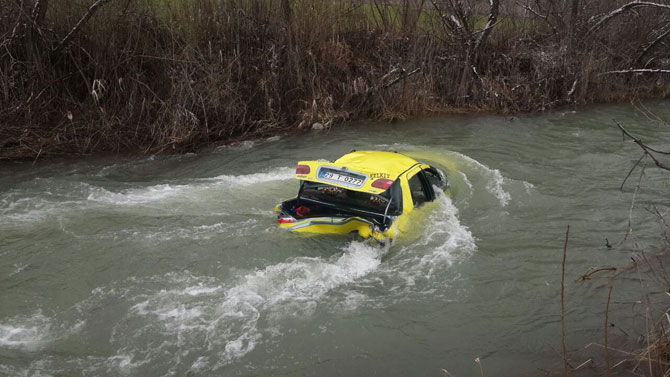 taksi-caya-uctu-3-yarali-1.jpg taksi-caya-uctu-3-yarali-1.jpg