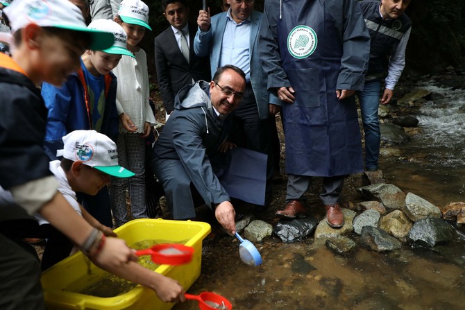 tarim-ve-orman-bakan-yardimcisi-akif-ozkaldi,-camlihemsin-ilcesi-firtina-vadisindeki-duzenlenen-alabalik-salimi-etkinligine-katildi-(1).jpg