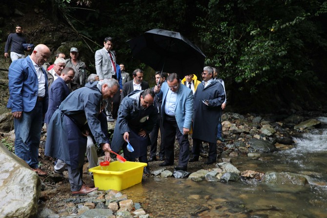 tarim-ve-orman-bakan-yardimcisi-akif-ozkaldi,-camlihemsin-ilcesi-firtina-vadisindeki-duzenlenen-alabalik-salimi-etkinligine-katildi-(4).jpg