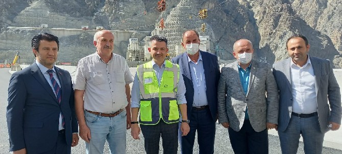tarim-ve-orman-bakani-bekir-pakdemirli-yusufeli-barajinda-aralik-sonu-itibariyla-su-tutmayi-hedeflediklerini-bildirdi-8.jpg