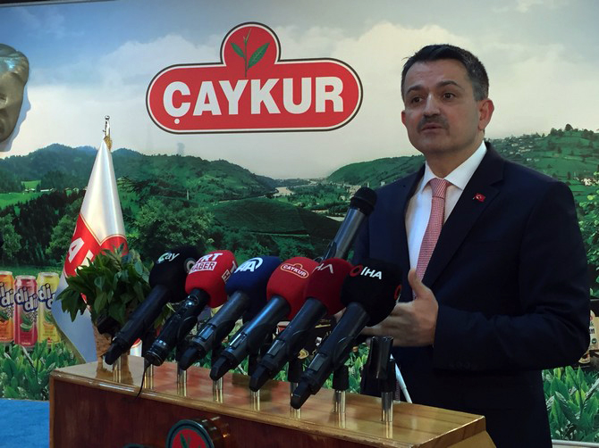 tarim-ve-orman-bakani-dr.-bekir-pakdemirli,-cay-ureticilerilerinin-merakla-bekledigi-yas-cay-kilo-fiyatini-acikladi-(10).jpg