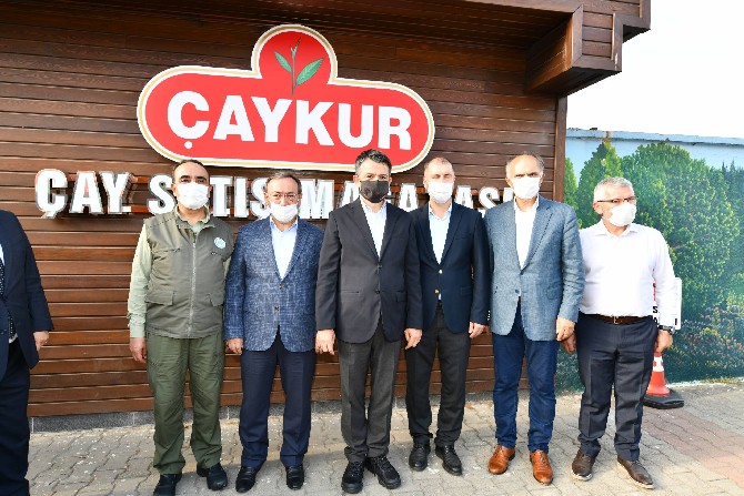 tarim-ve-orman-bakani-dr.-bekir-pakdemirli-caykur-tirebolu-cay-satis-magazasi-ziyareti-(10).jpg