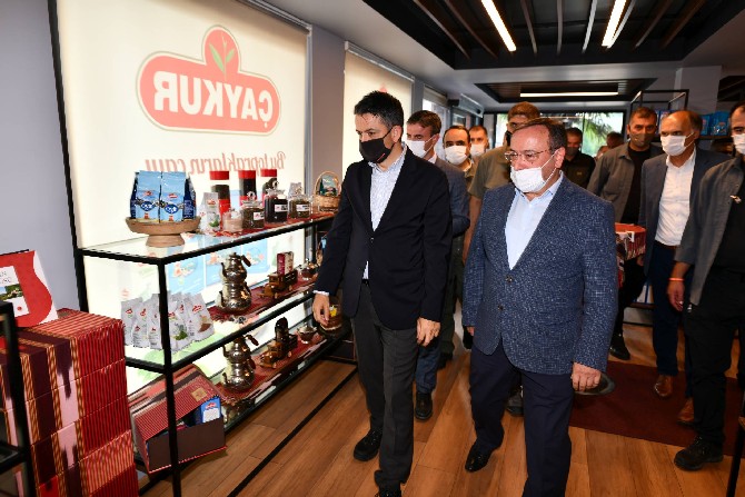 tarim-ve-orman-bakani-dr.-bekir-pakdemirli-caykur-tirebolu-cay-satis-magazasi-ziyareti-(2).jpg