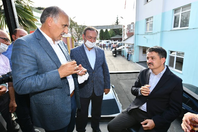 tarim-ve-orman-bakani-dr.-bekir-pakdemirli-caykur-tirebolu-cay-satis-magazasi-ziyareti-(8).jpg