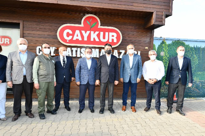 tarim-ve-orman-bakani-dr.-bekir-pakdemirli-caykur-tirebolu-cay-satis-magazasi-ziyareti-(9).jpg