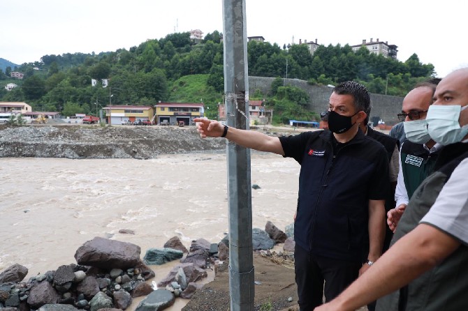 tarim-ve-orman-bakani-pakdemirli-artvinde-selden-etkilenen-alanlari-inceledi-4.jpg