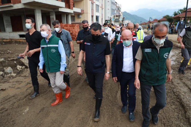tarim-ve-orman-bakani-pakdemirli-artvinde-selden-etkilenen-alanlari-inceledi-7.jpg