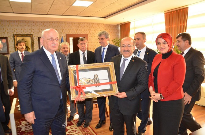 tbmm-baskani-kahraman’dan-baskan-gumrukcuoglu’na-ziyaret-(1).jpg