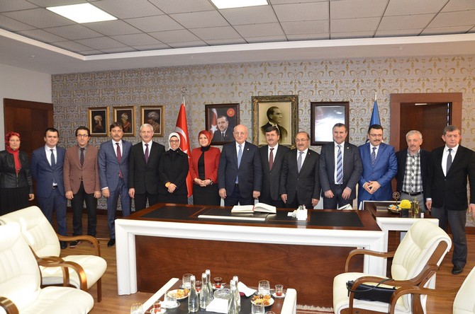 tbmm-baskani-kahraman’dan-baskan-gumrukcuoglu’na-ziyaret-(2).jpg