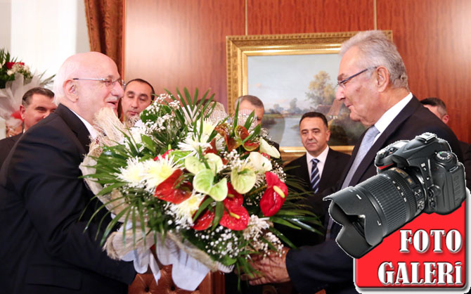 tbmm-gecici-baskani-deniz-baykal-gorevini-ismail-kahramana-devretti-foto-galeri-001.jpg tbmm-gecici-baskani-deniz-baykal-gorevini-ismail-kahramana-devretti-foto-galeri-001.jpg