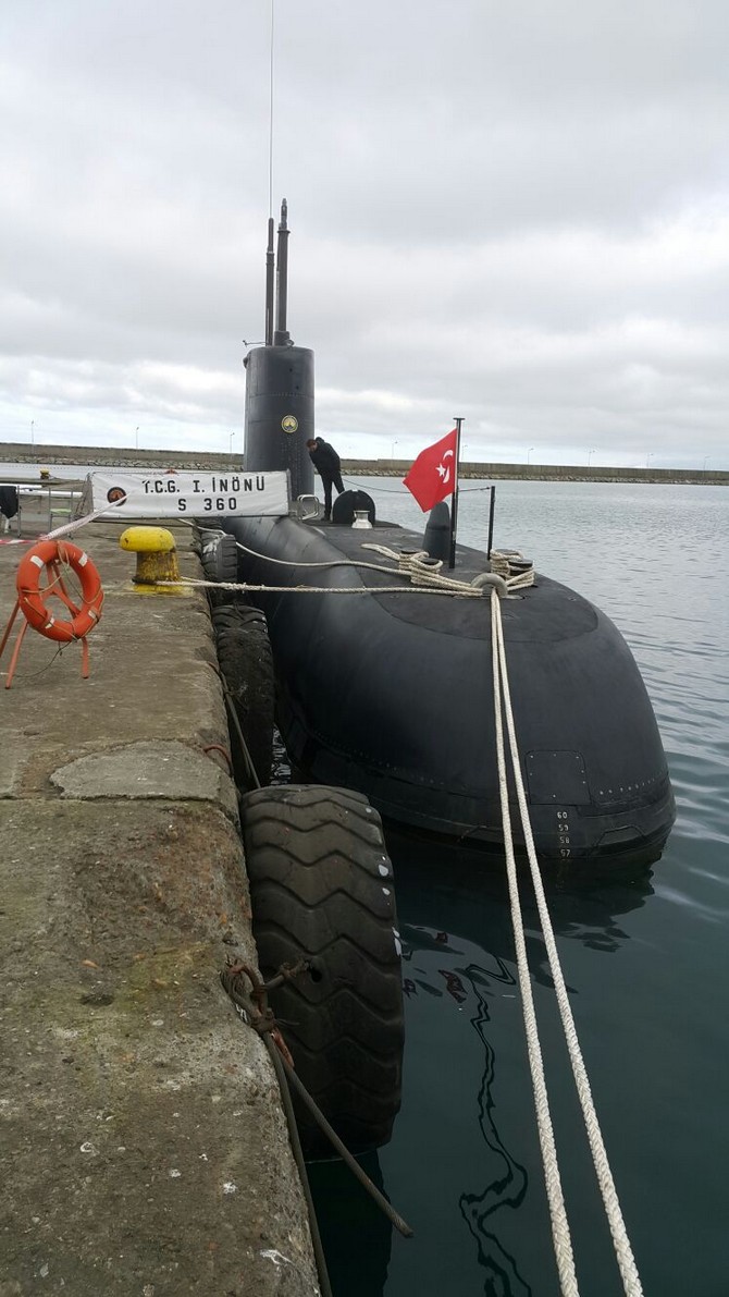 tcg-1.-inonu-(s-360)--denizaltisina-rize’de-yogun-ilgi-(11).jpg