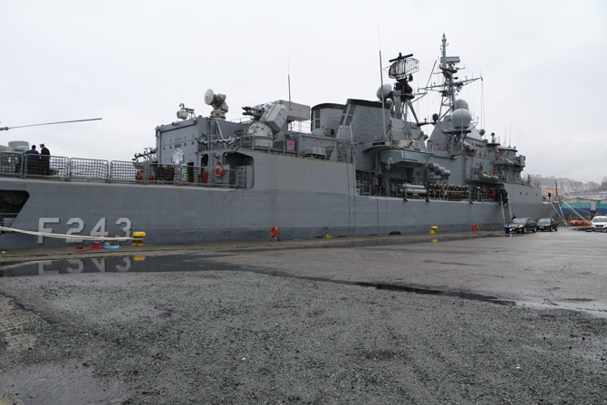 tcg-f-243-rizeliler-savas-gemisine-ilgi-gosterdi-1.jpg
