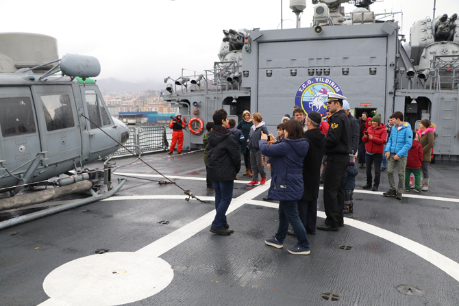 tcg-f-243-rizeliler-savas-gemisine-ilgi-gosterdi-2.jpg