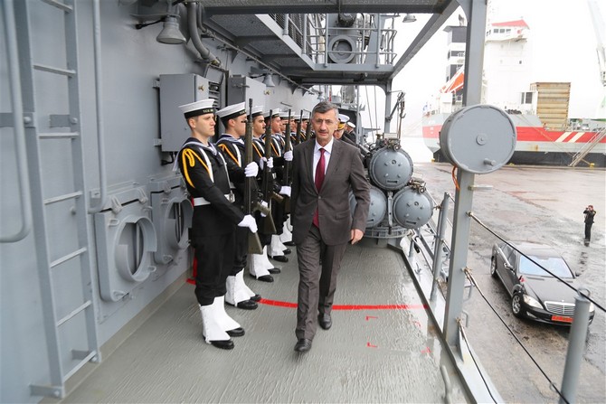tcg-orucreis-(f-245)-gemisi-filo-komutanlari-rize-valisi-erdogan-bektas-ve-rize-belediye-baskan-vekili-coskun-yegen’i-makaminda-ziyaret-etti.--(4).jpg